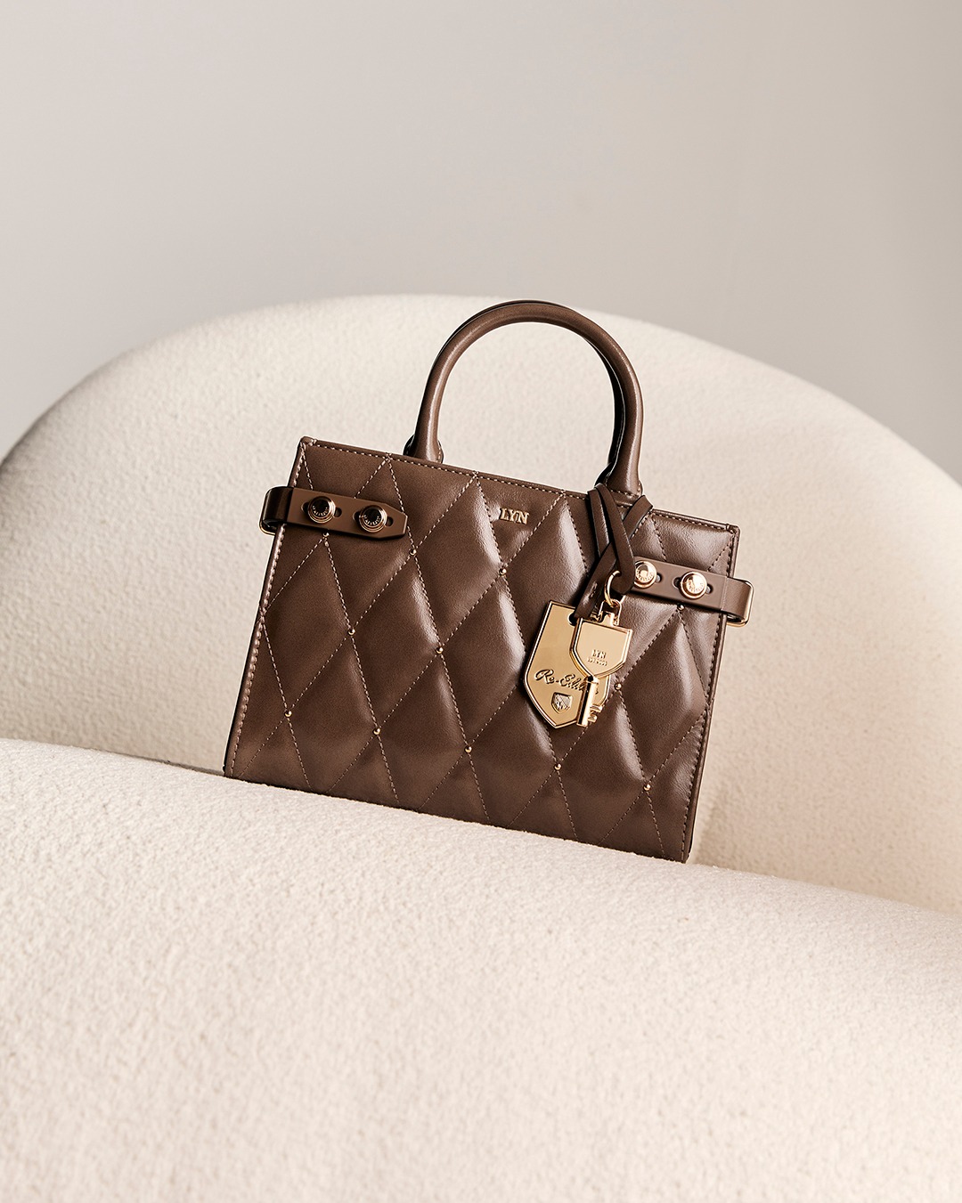 ก้อย - อรัชพร โภคินภากร