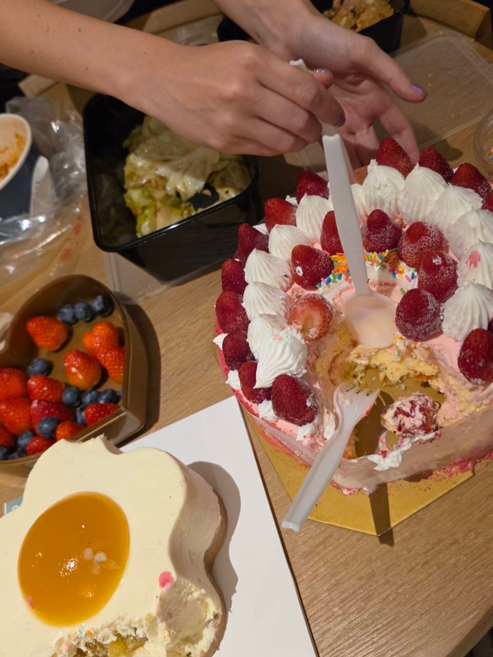 ก้อย - อรัชพร โภคินภากร