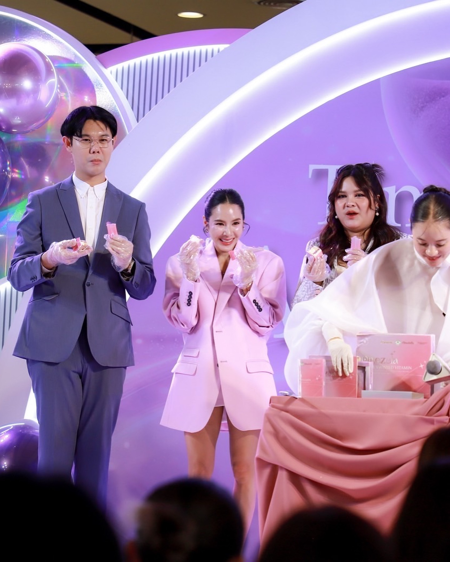 เบเบ้ - ธันย์ชนก ฤทธินาคา