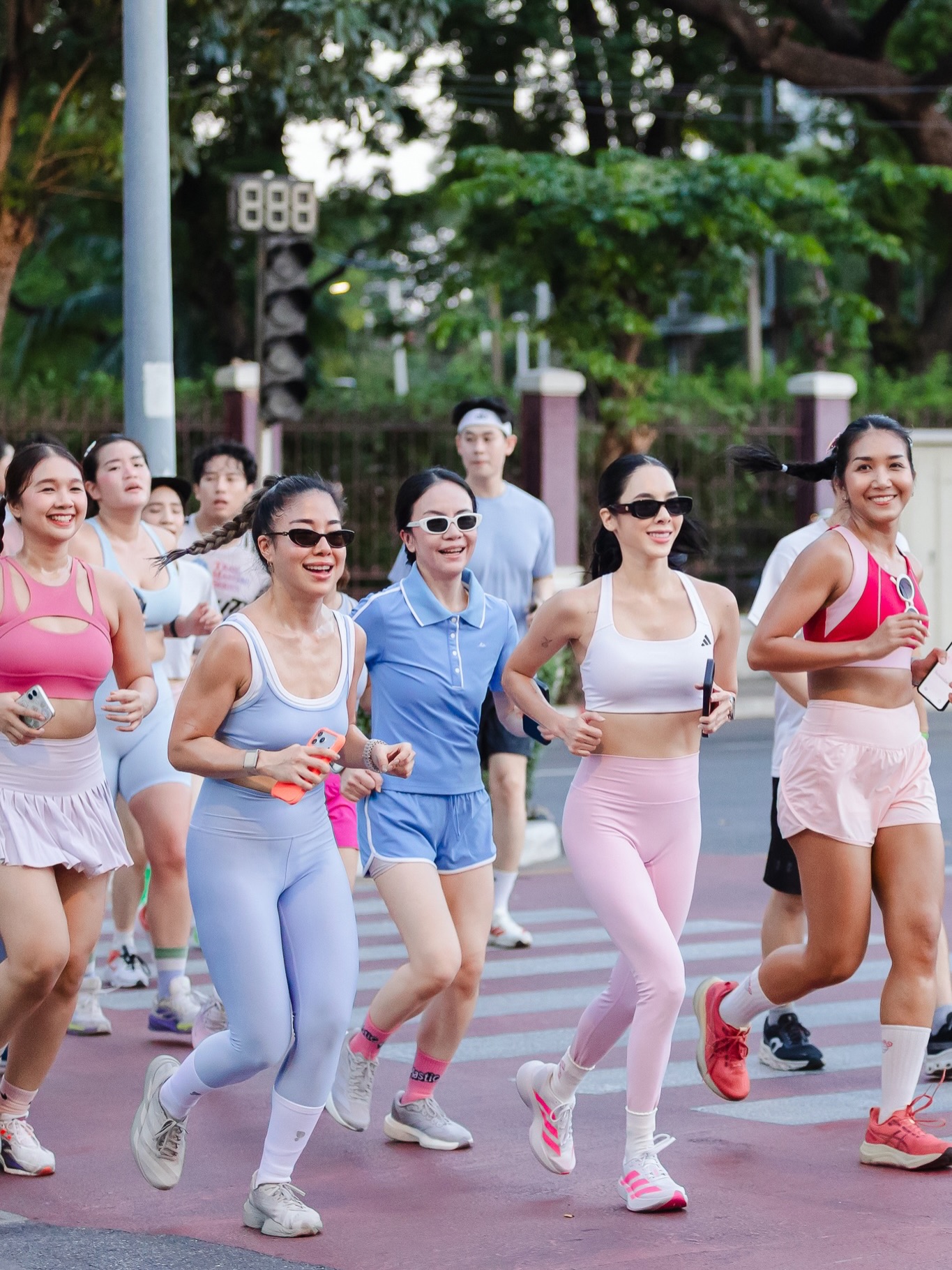 เบเบ้ - ธันย์ชนก ฤทธินาคา