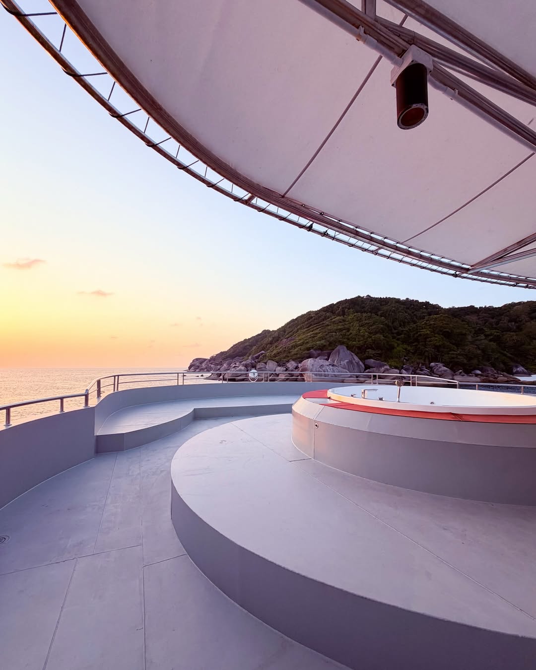 เบเบ้ - ธันย์ชนก ฤทธินาคา