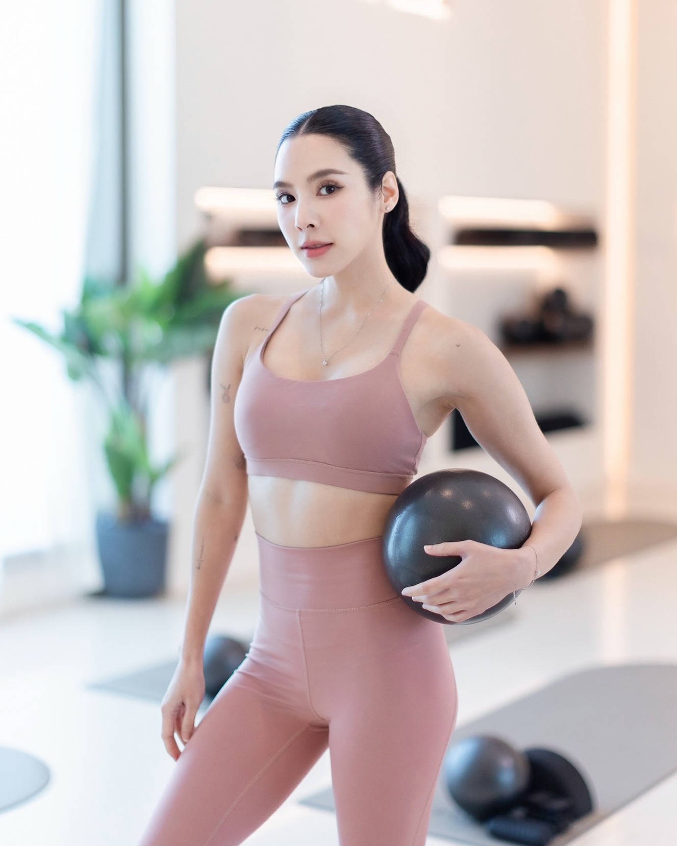 เบเบ้ - ธันย์ชนก ฤทธินาคา