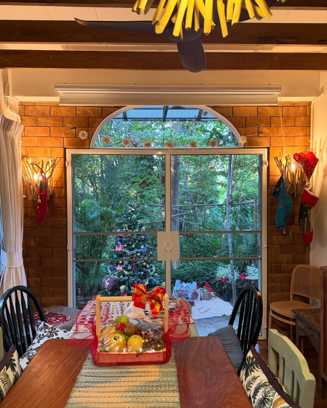 ซูซี่ - สุษิรา แอนจิลีน่า แน่นหนา