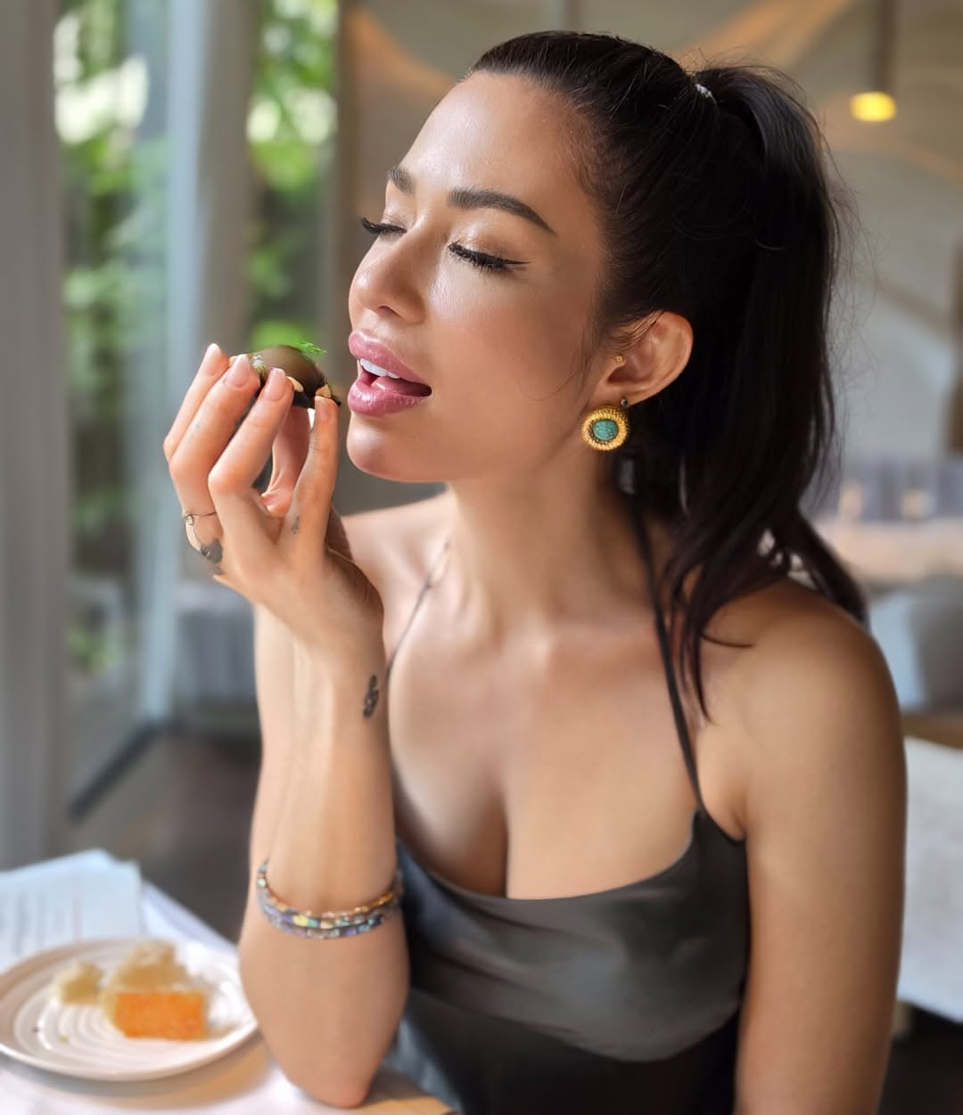 ซูซี่ - สุษิรา แอนจิลีน่า แน่นหนา