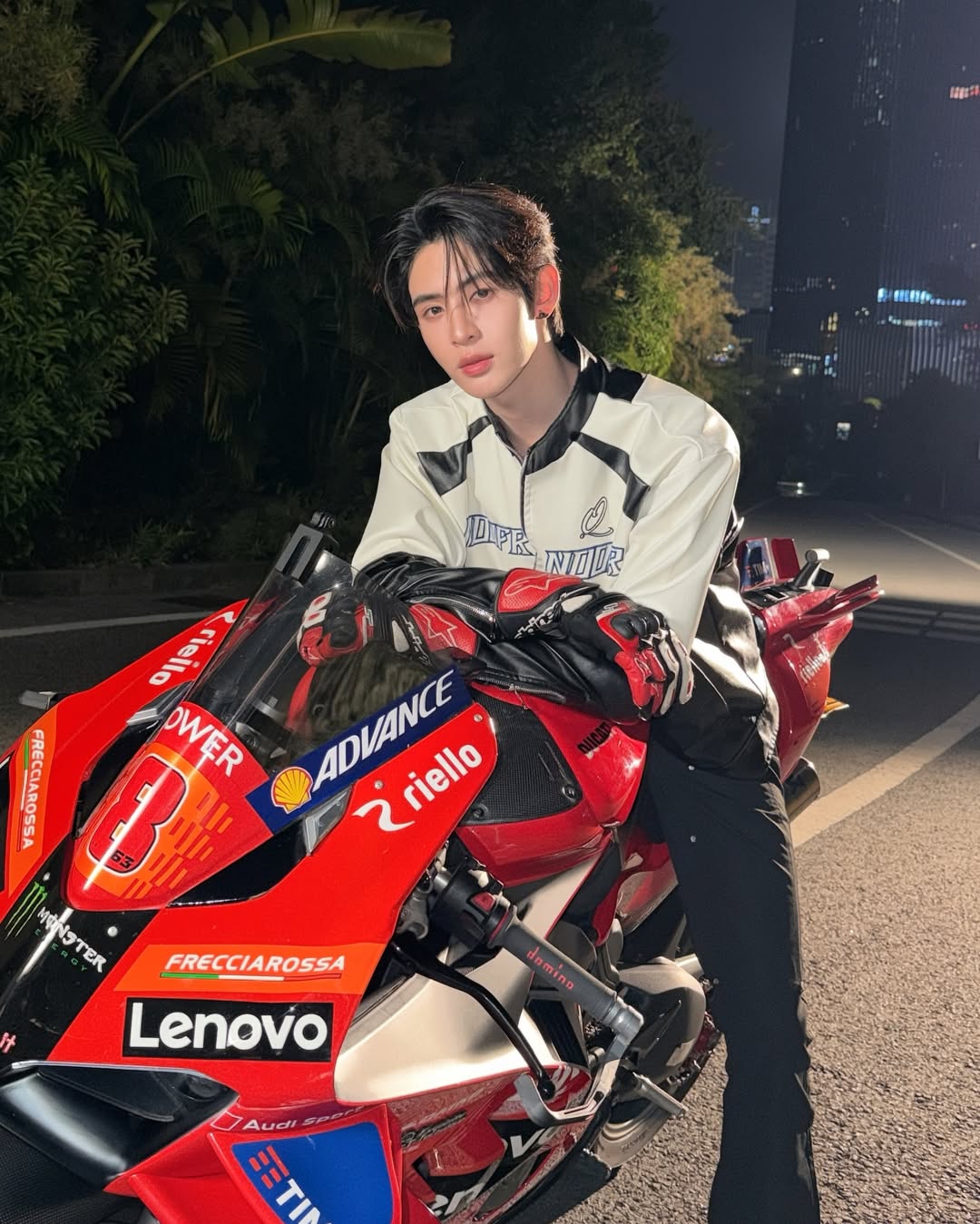 เจมส์ - ศุภมงคล วงศ์วิสุทธิ์