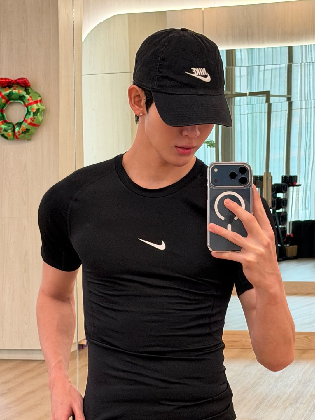 เจมส์ - ศุภมงคล วงศ์วิสุทธิ์