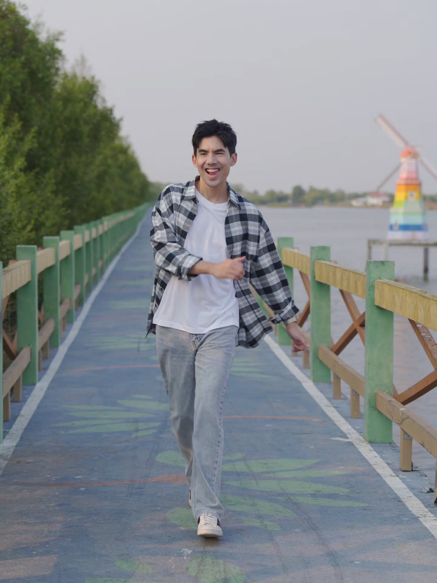 เต๋อ - ฉันทวิชช์ ธนะเสวี