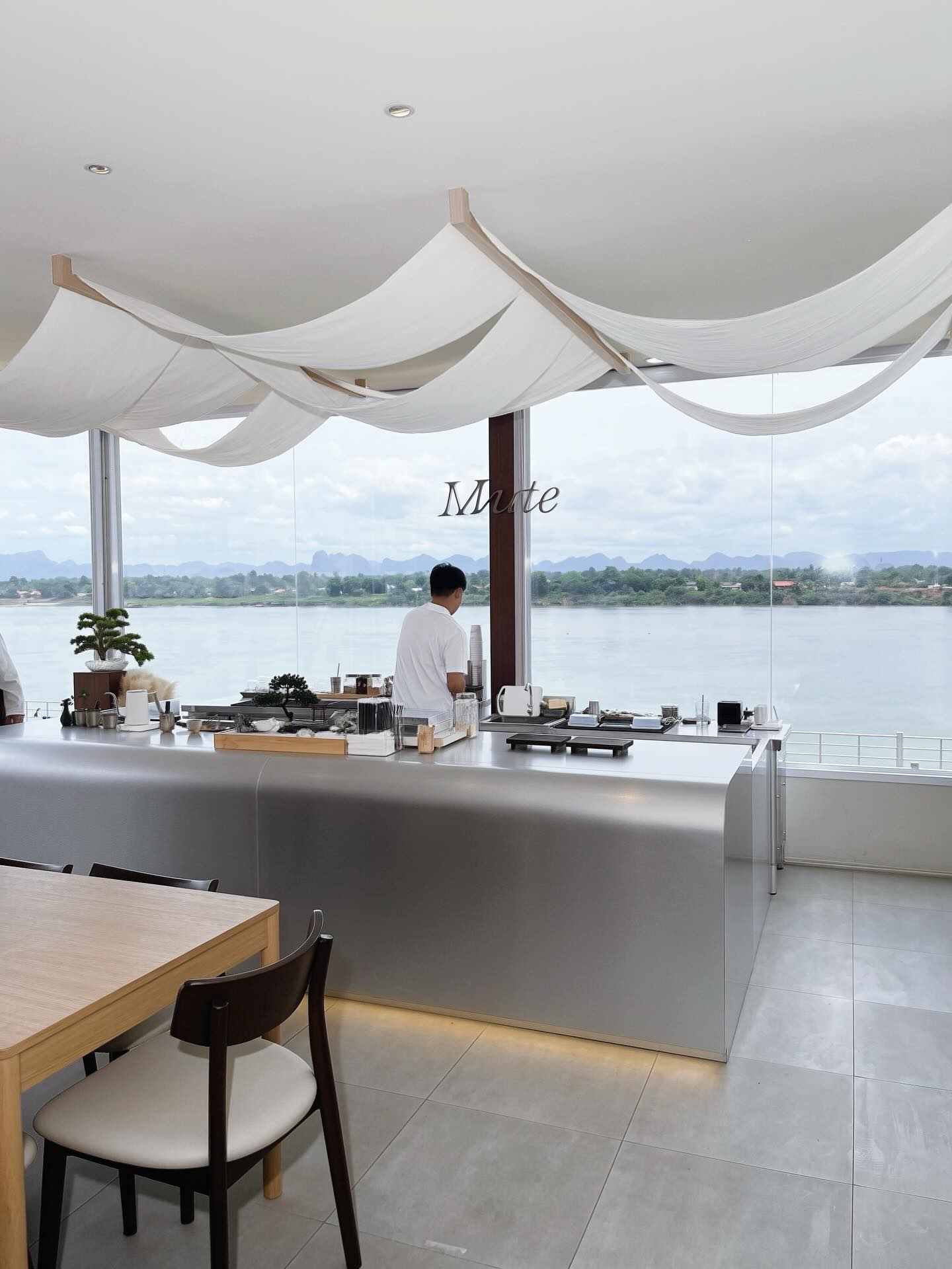 ฮาน่า ลีวิส