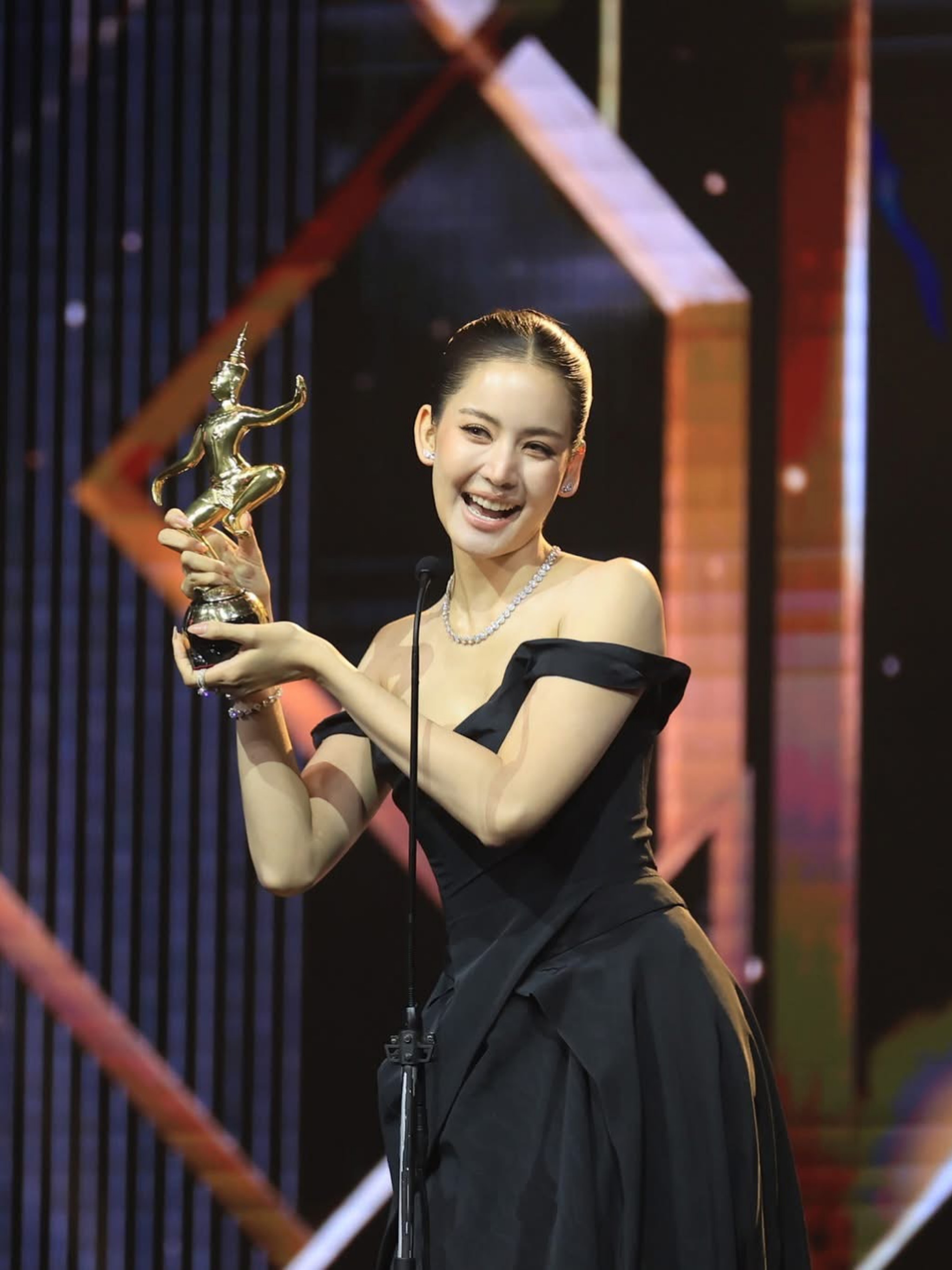 โบว์ - เมลดา สุศรี