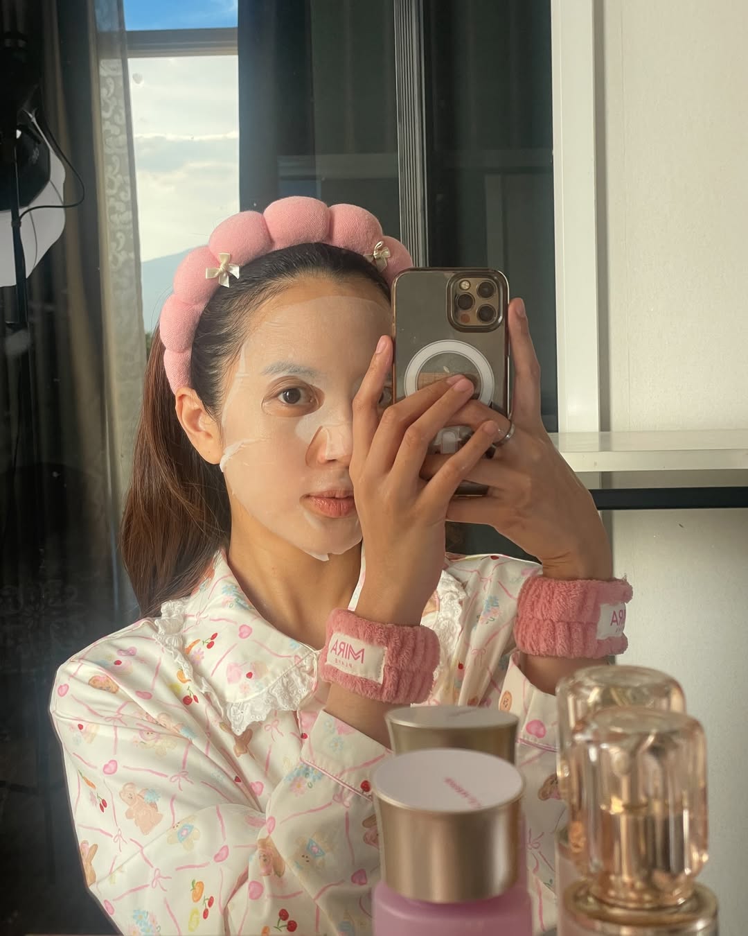 ชยา - ชญานิศ ต.เจริญ