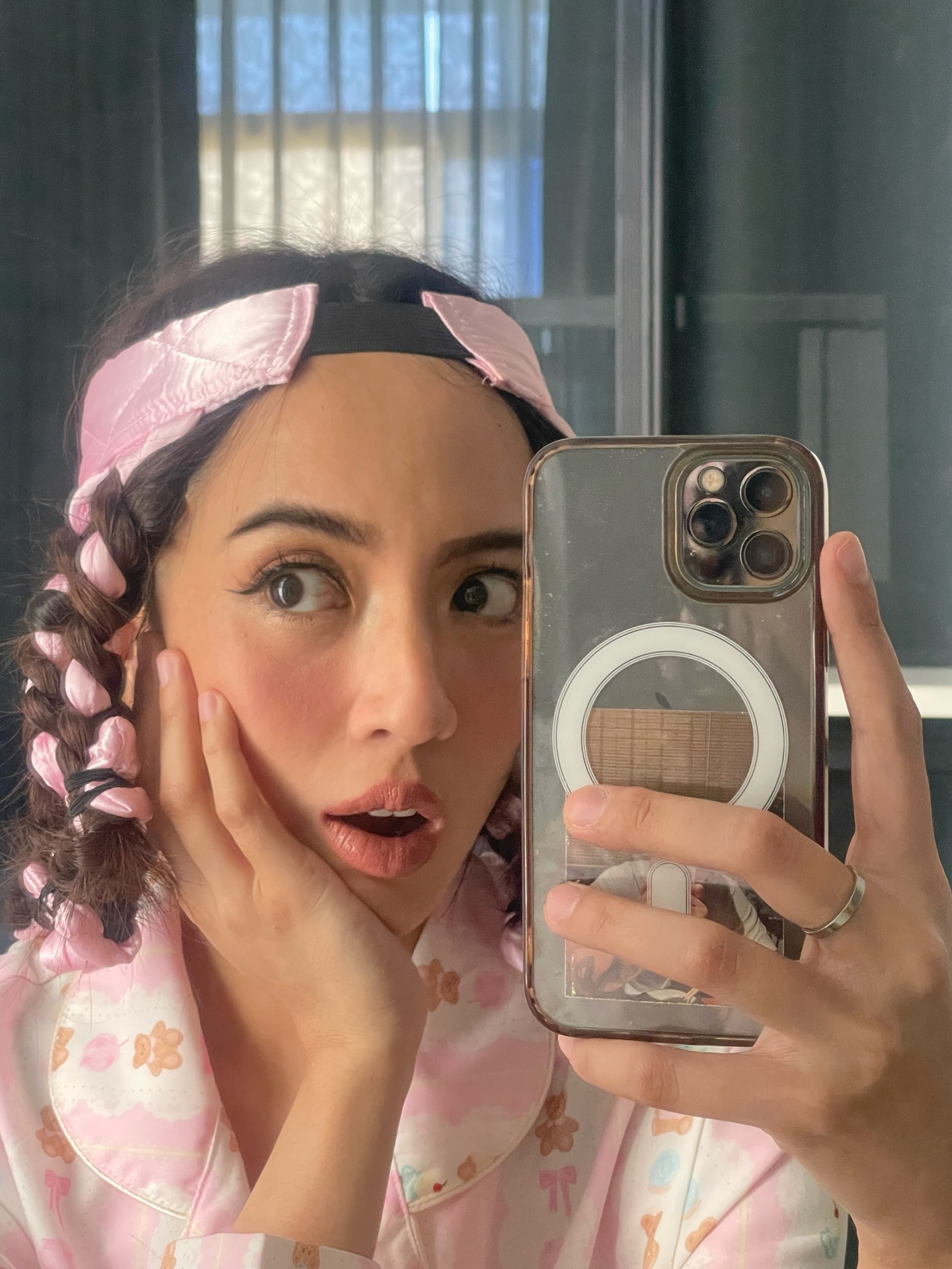 ชยา - ชญานิศ ต.เจริญ