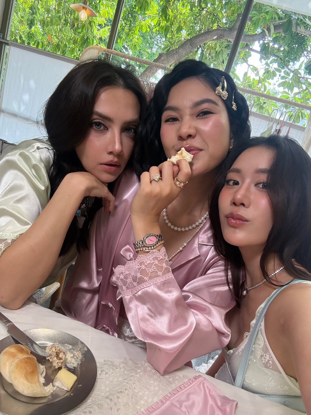 เบลล์ - เขมิศรา พลเดช