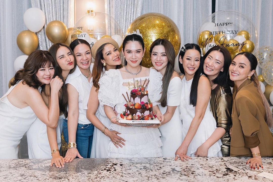 เมย์ เฟื่องอารมย์