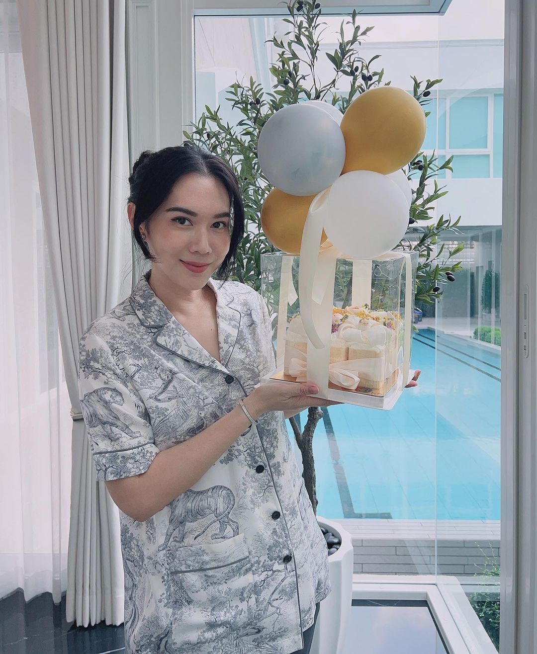 เมย์ เฟื่องอารมย์