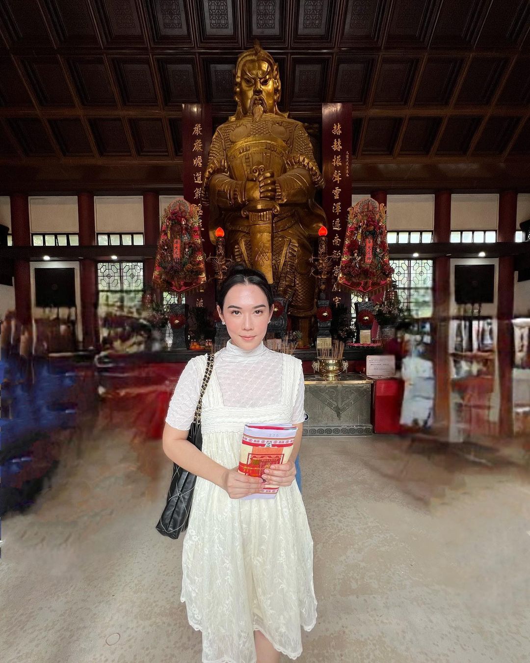 เมย์ เฟื่องอารมย์