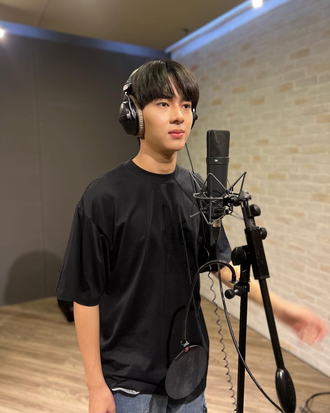 เมย์ เฟื่องอารมย์