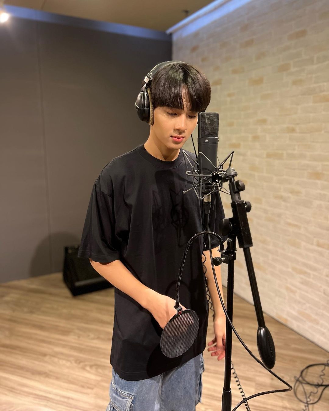 เมย์ เฟื่องอารมย์