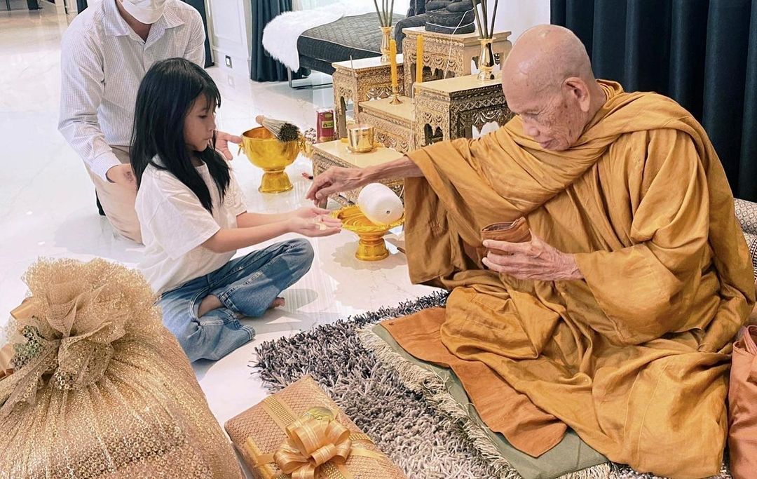 เมย์ เฟื่องอารมย์