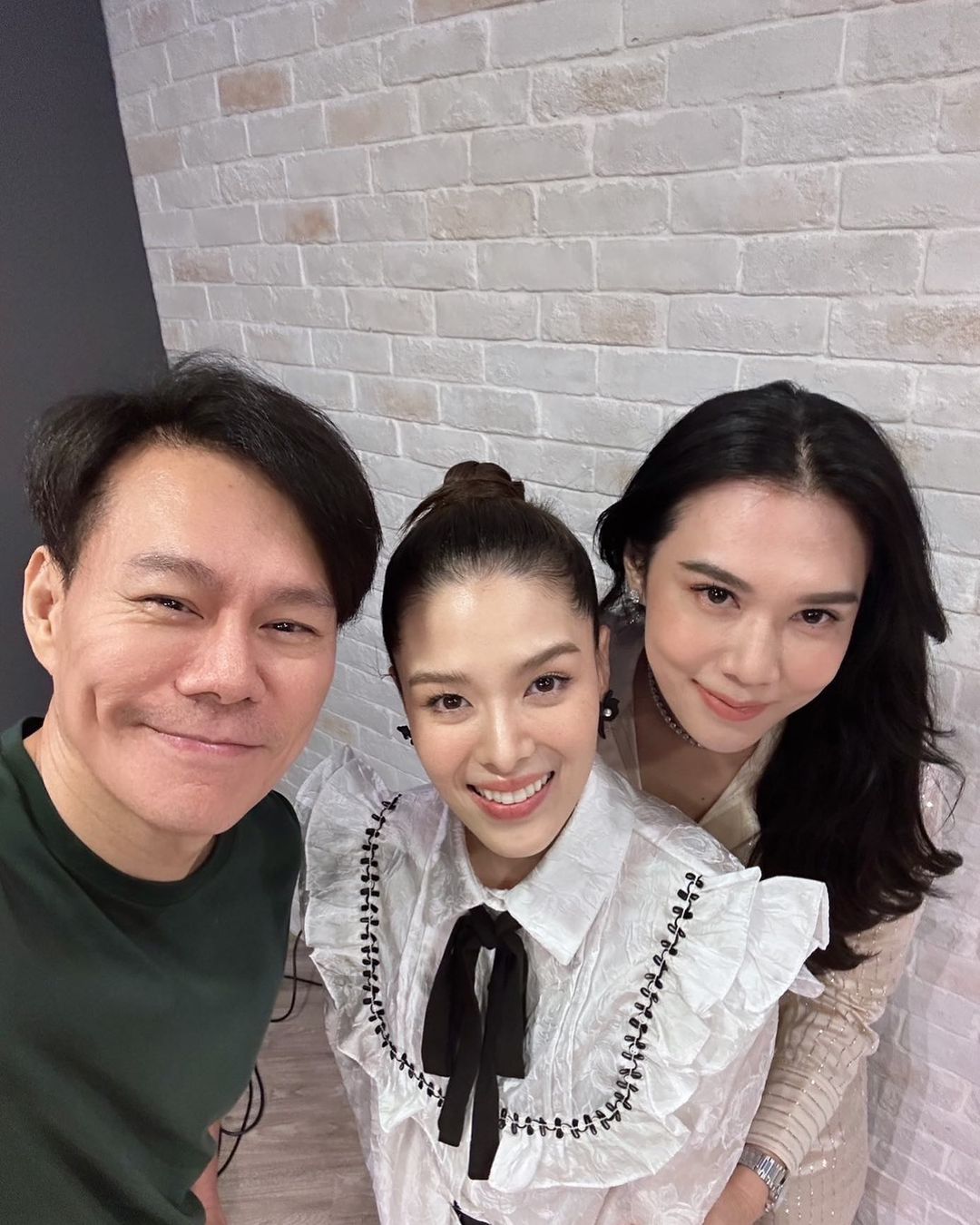 เมย์ เฟื่องอารมย์
