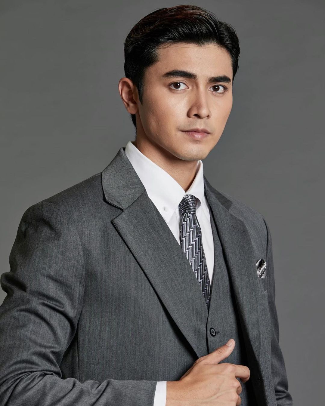 เมย์ เฟื่องอารมย์