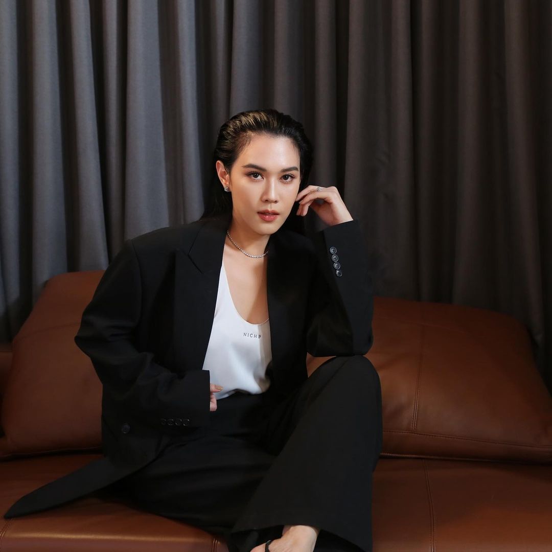 เมย์ เฟื่องอารมย์