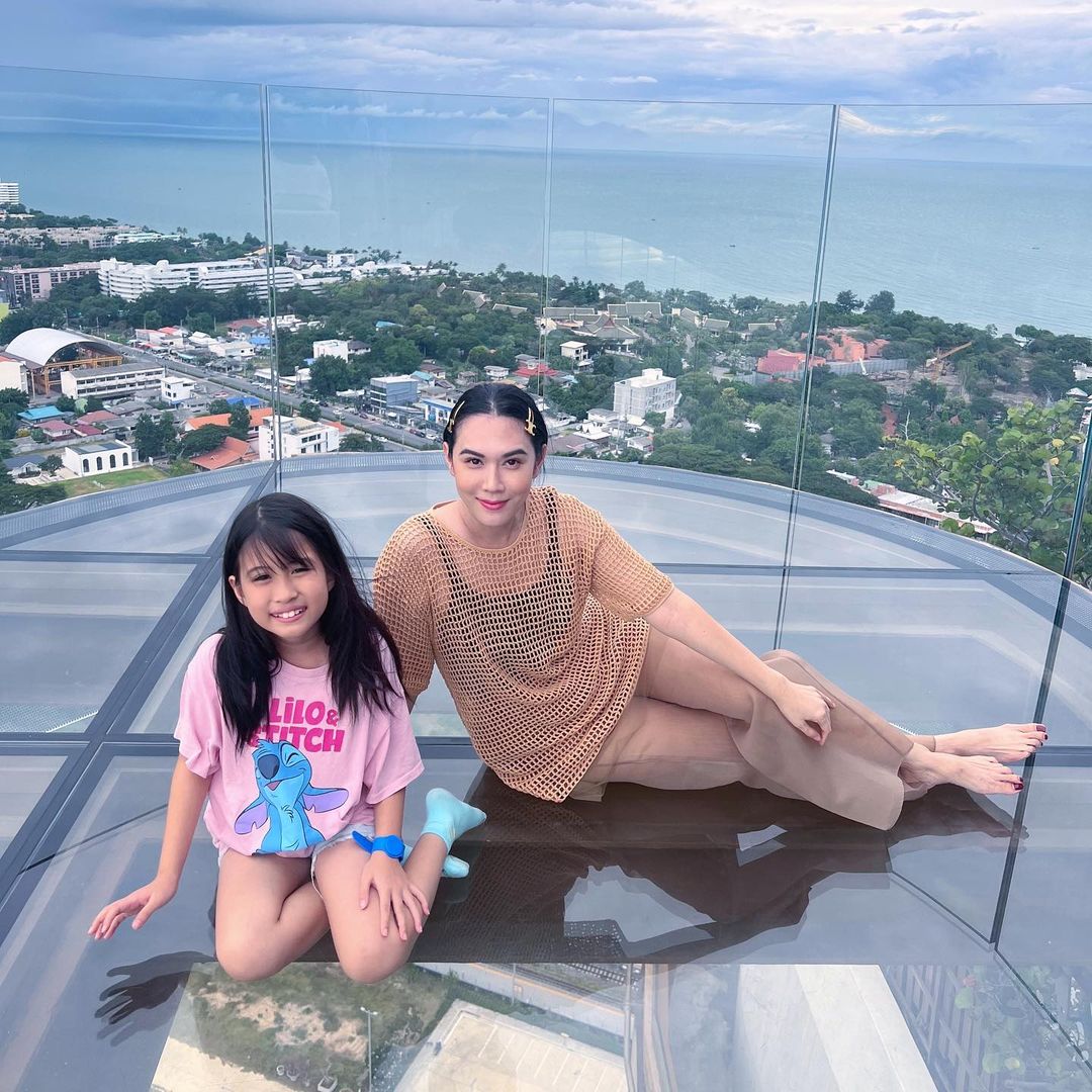 เมย์ เฟื่องอารมย์