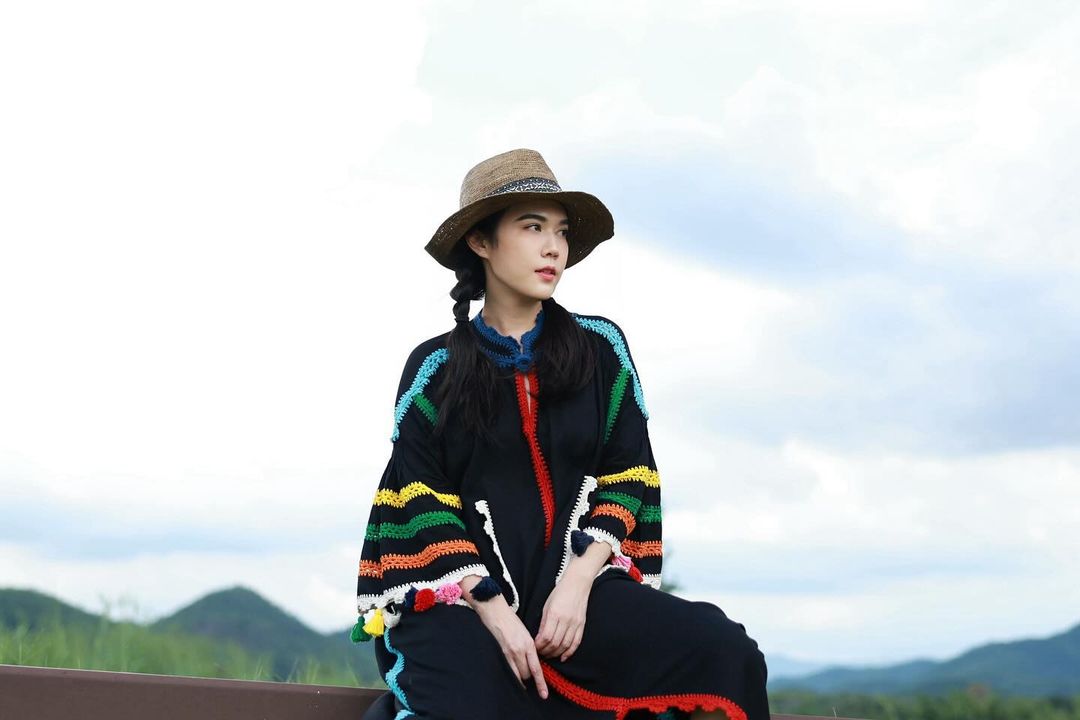 เมย์ เฟื่องอารมย์