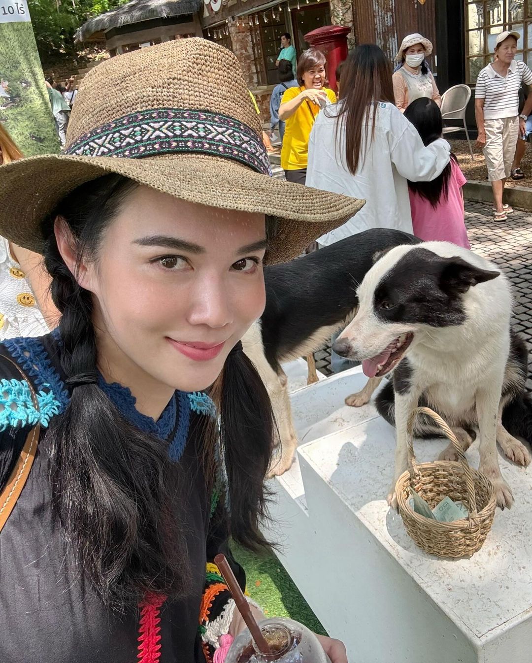 เมย์ เฟื่องอารมย์