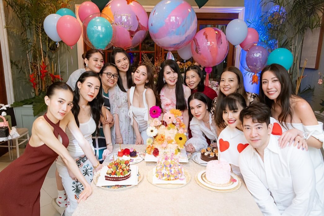 เมย์ เฟื่องอารมย์