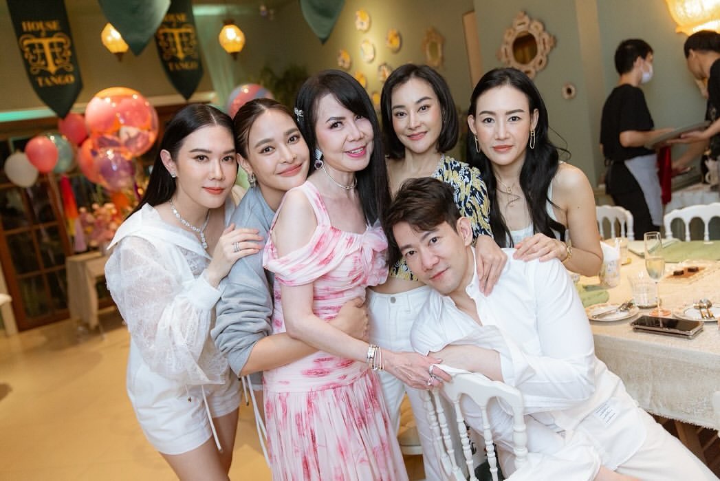 เมย์ เฟื่องอารมย์