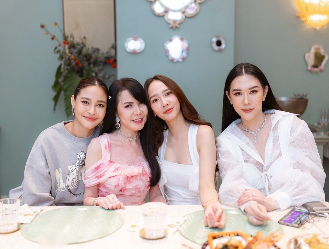 เมย์ เฟื่องอารมย์