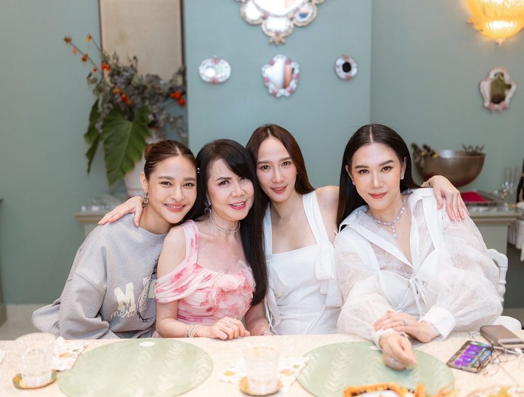 เมย์ เฟื่องอารมย์