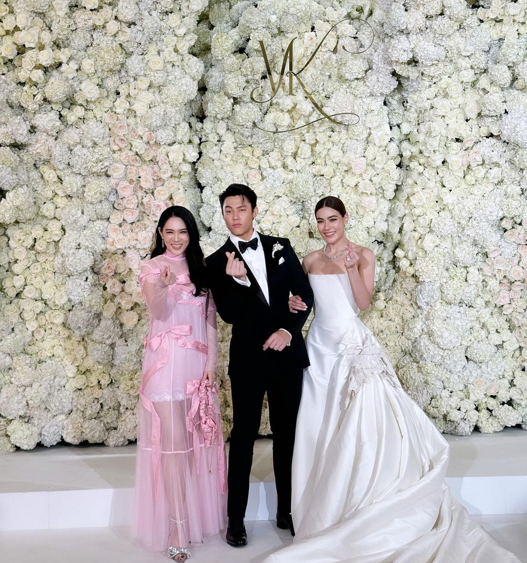 เมย์ เฟื่องอารมย์