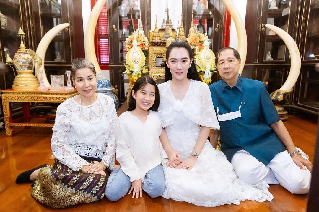 เมย์ เฟื่องอารมย์