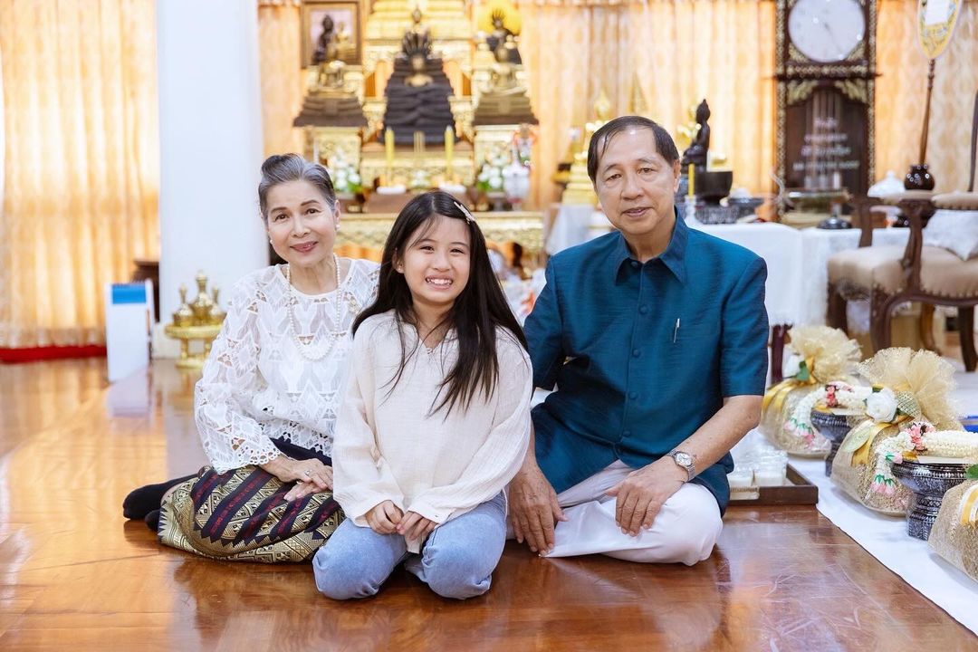 เมย์ เฟื่องอารมย์