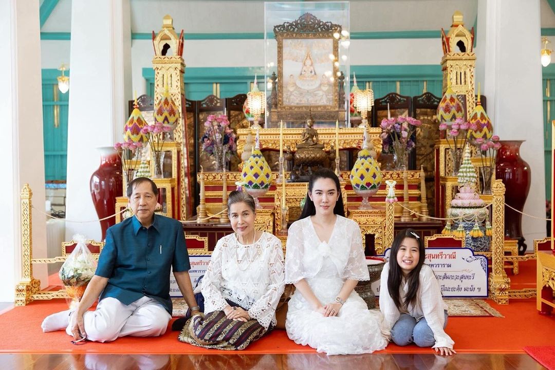 เมย์ เฟื่องอารมย์
