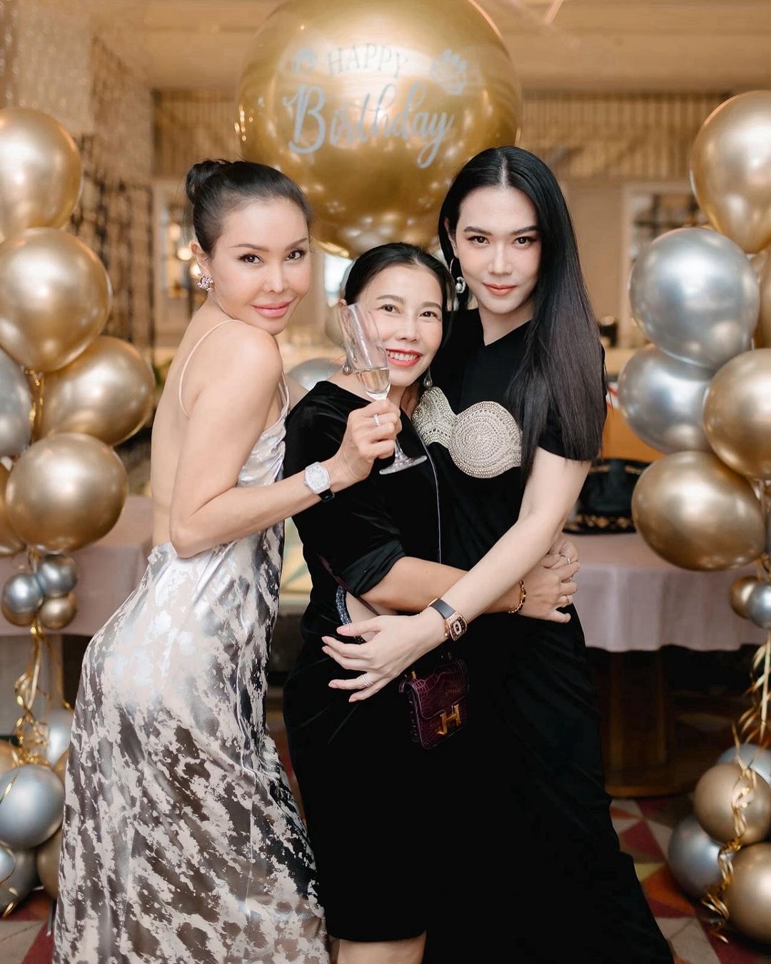 เมย์ เฟื่องอารมย์