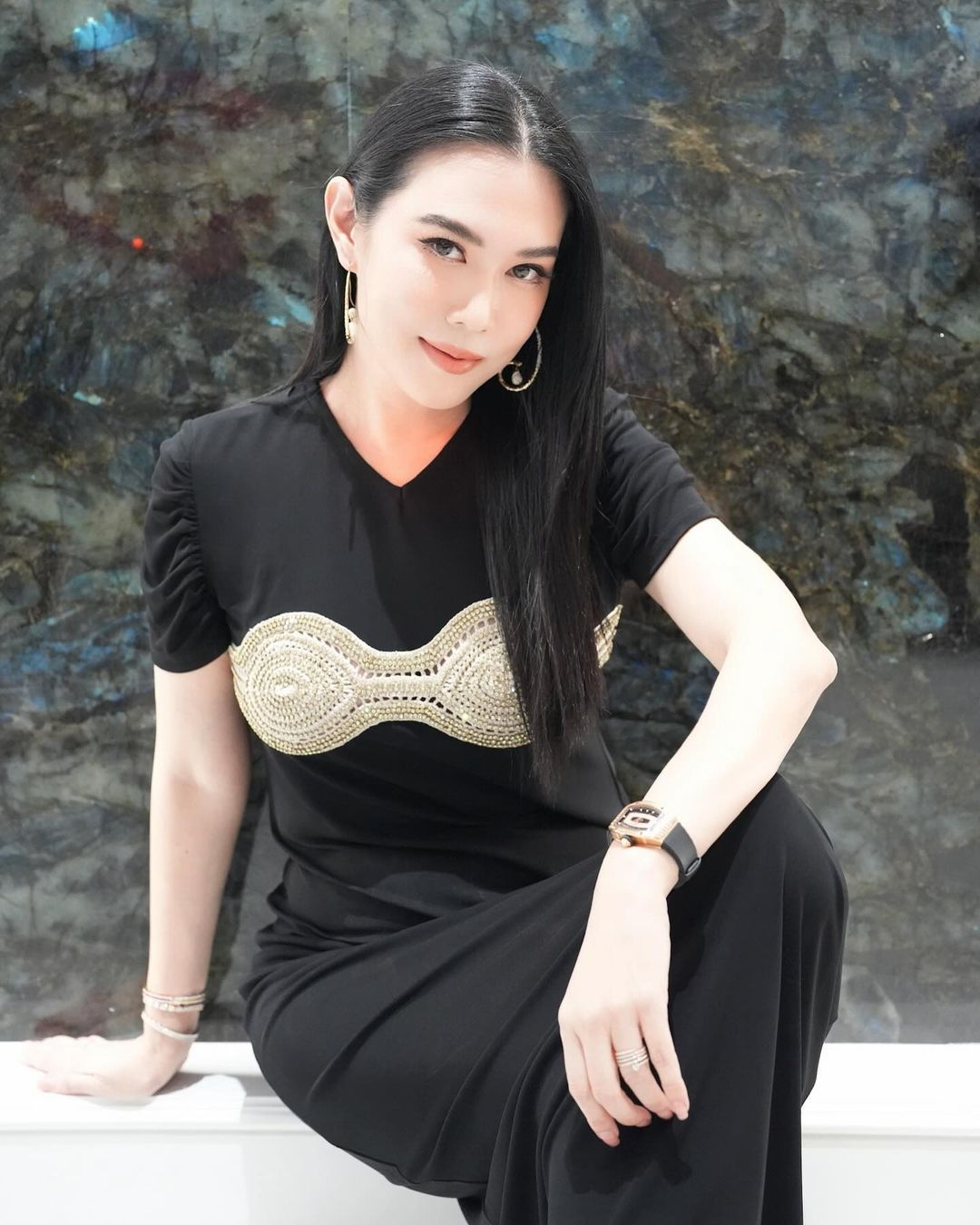 เมย์ เฟื่องอารมย์