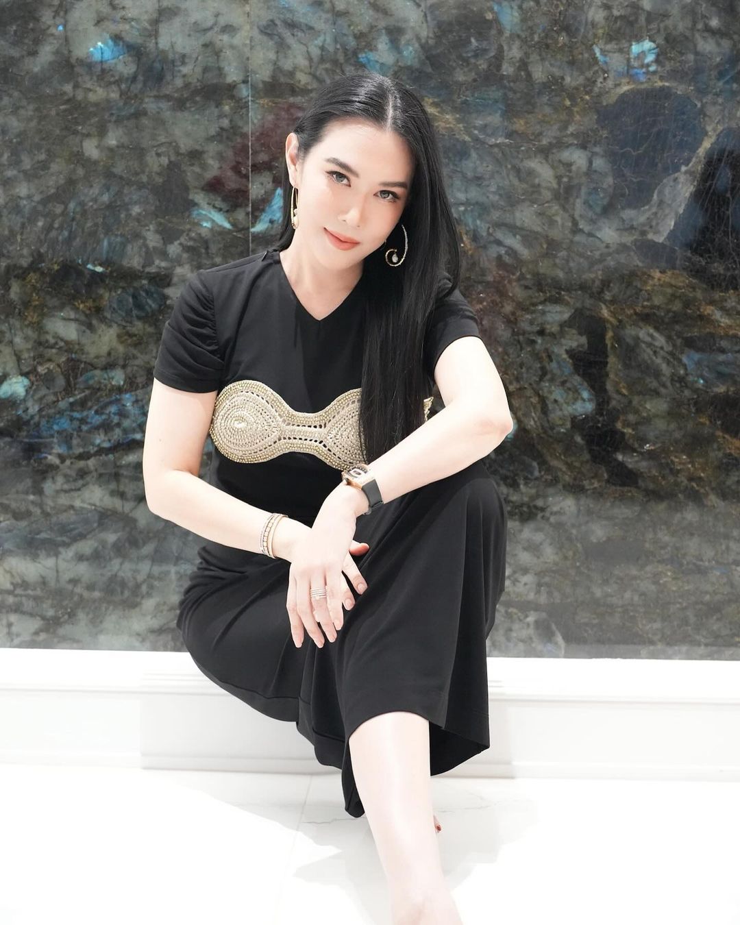 เมย์ เฟื่องอารมย์
