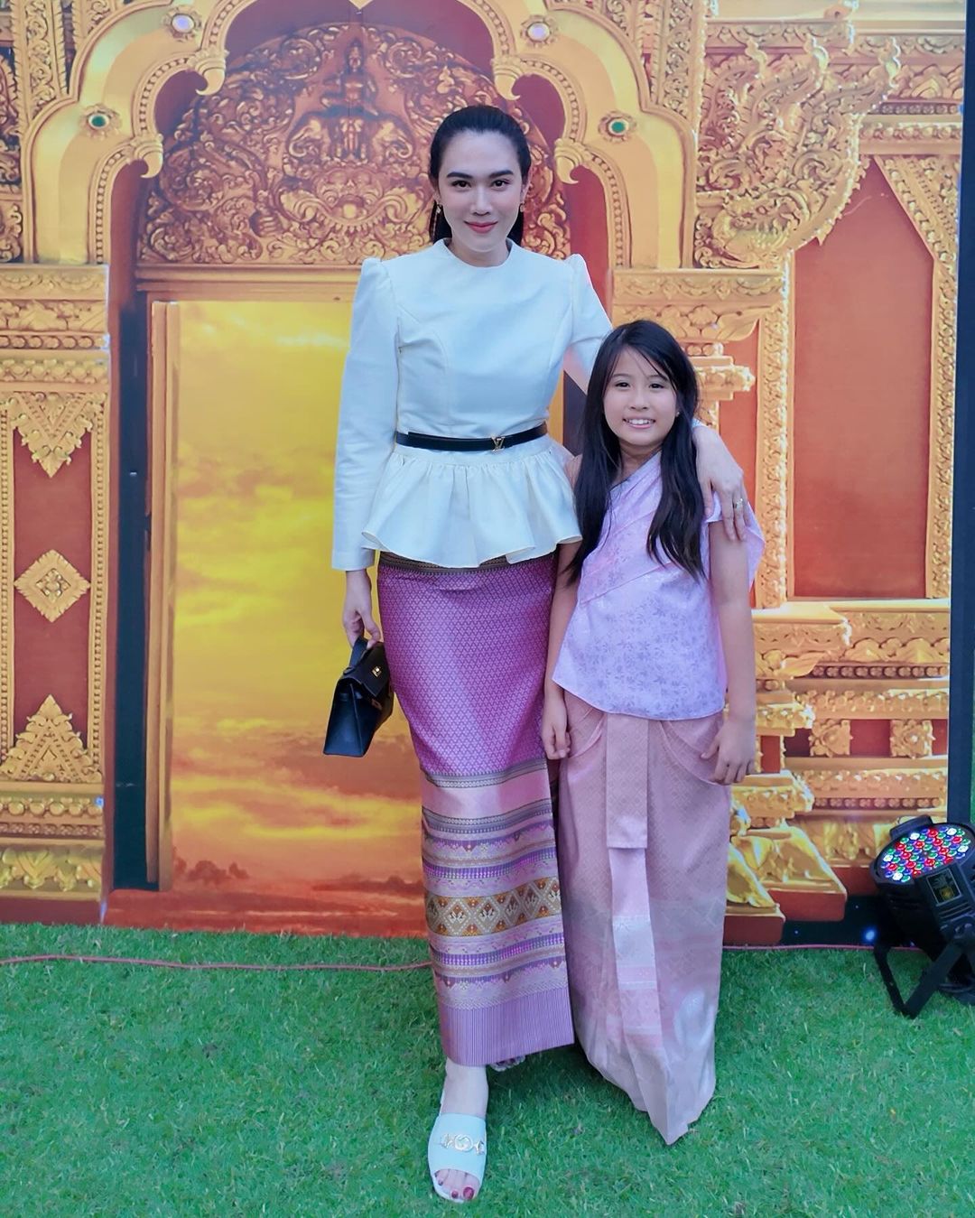 เมย์ เฟื่องอารมย์