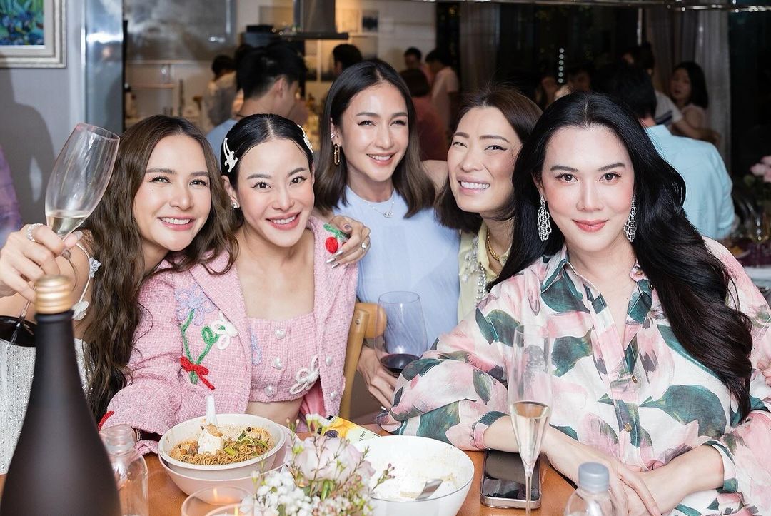 เมย์ เฟื่องอารมย์