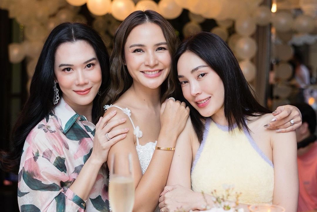 เมย์ เฟื่องอารมย์