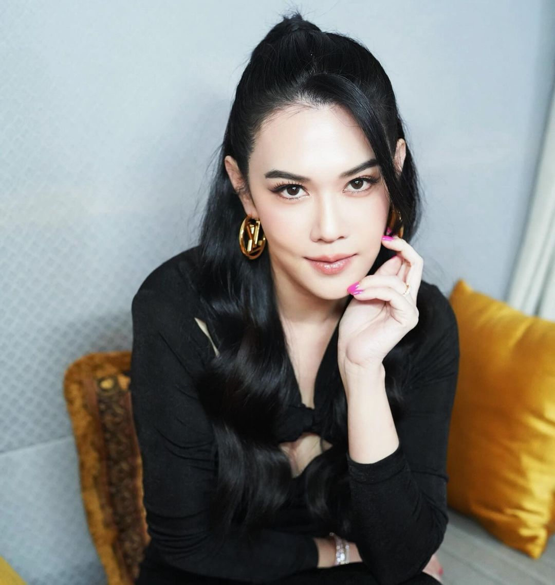 เมย์ เฟื่องอารมย์
