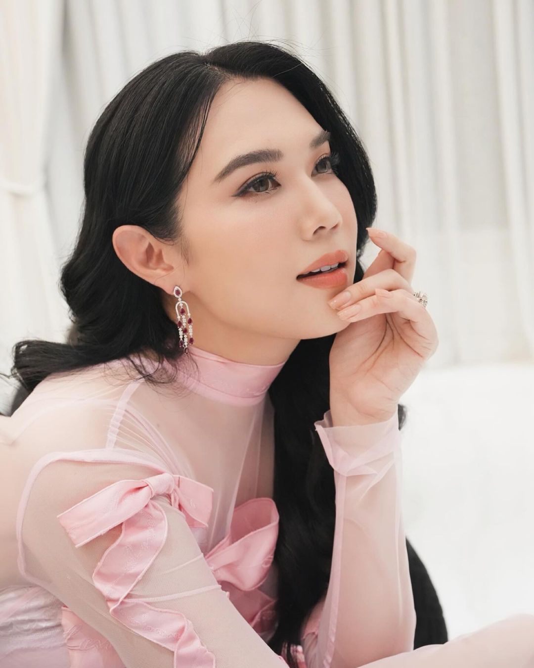 เมย์ เฟื่องอารมย์
