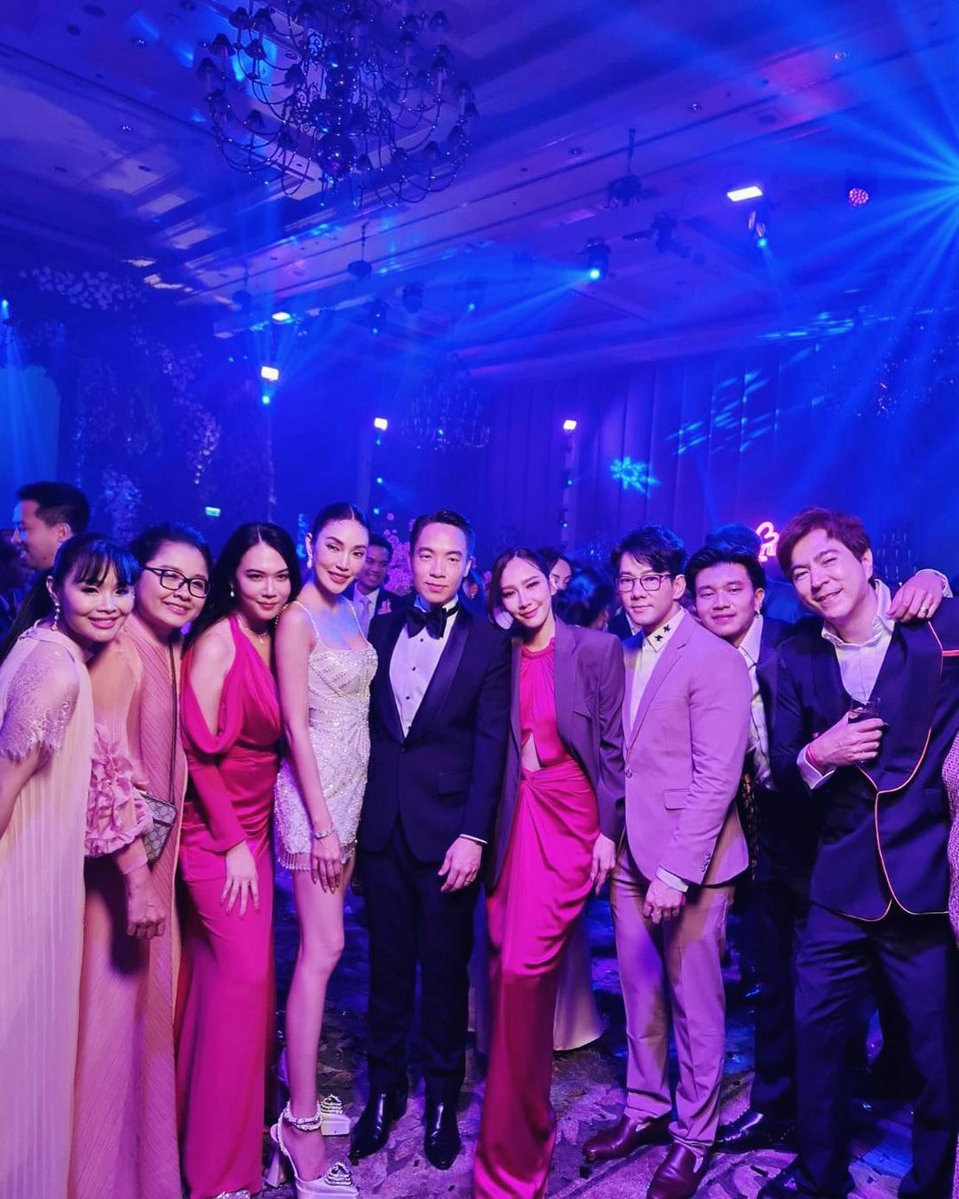 เมย์ เฟื่องอารมย์