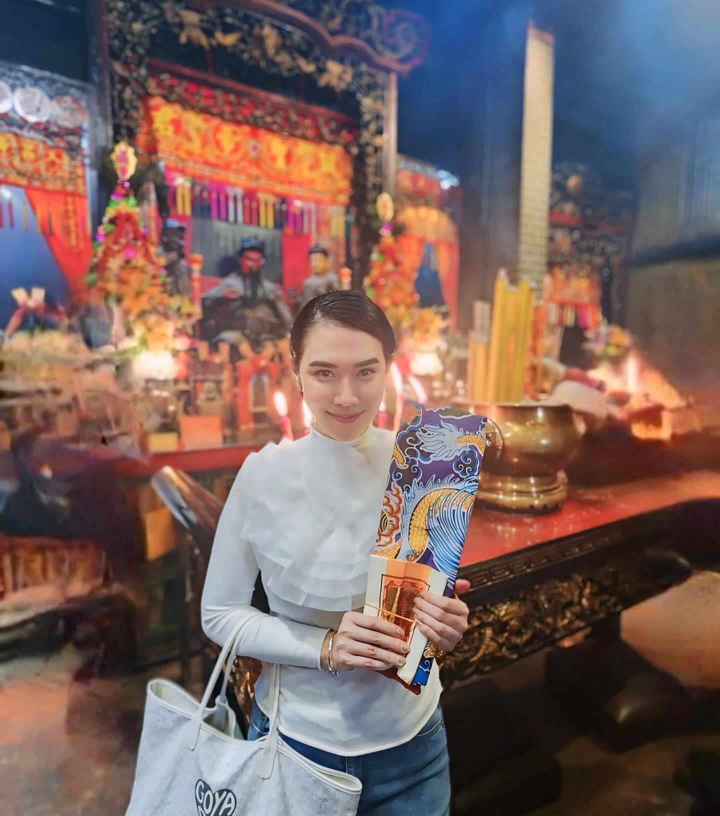 เมย์ เฟื่องอารมย์