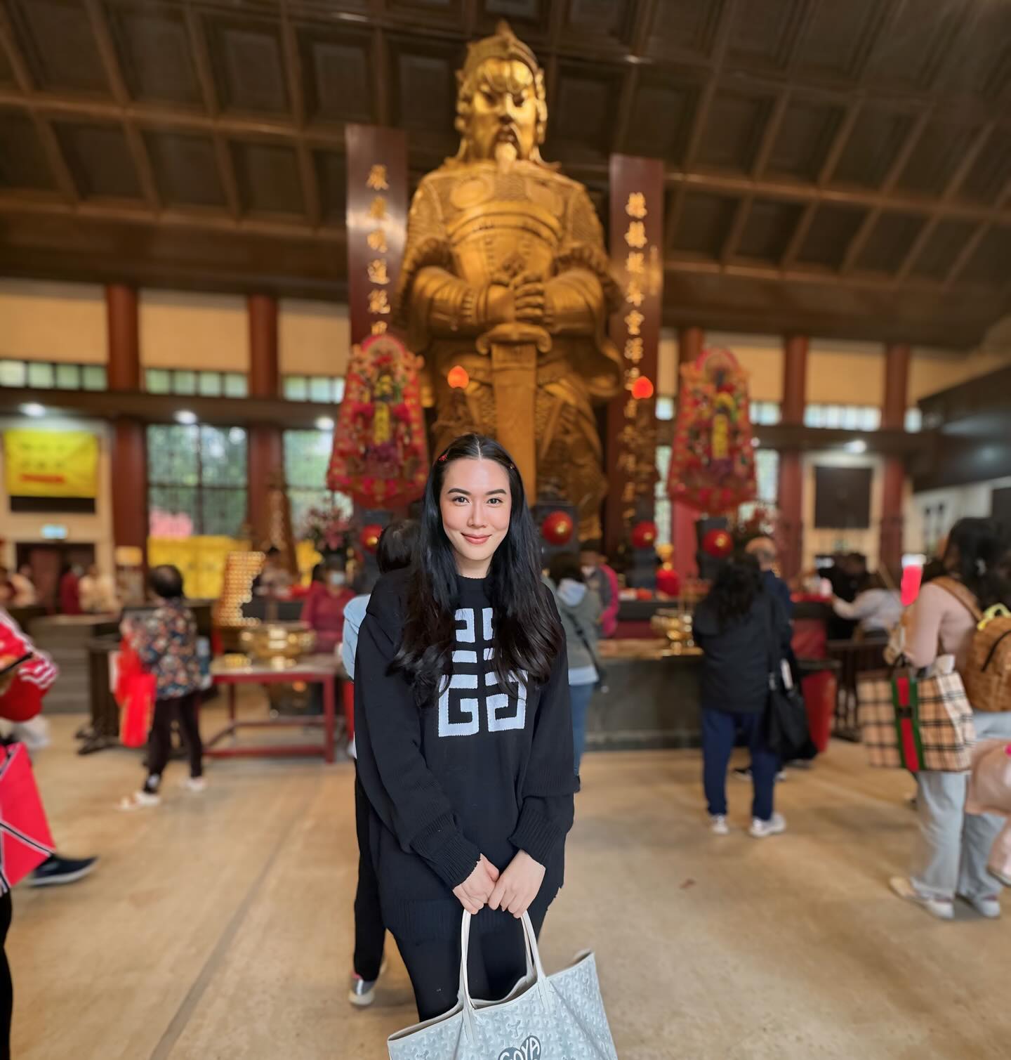เมย์ เฟื่องอารมย์