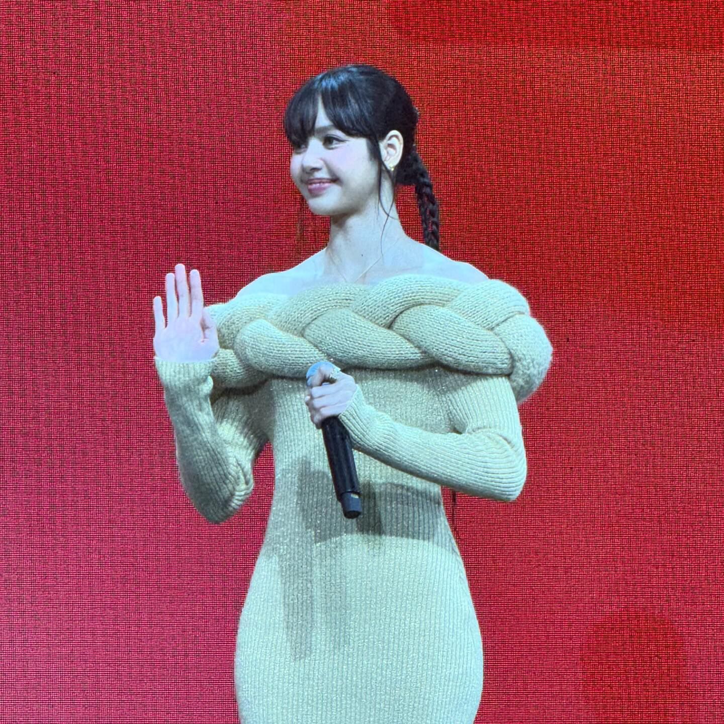 เมย์ เฟื่องอารมย์