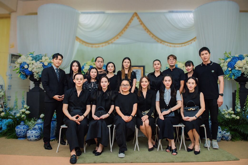 เมย์ เฟื่องอารมย์