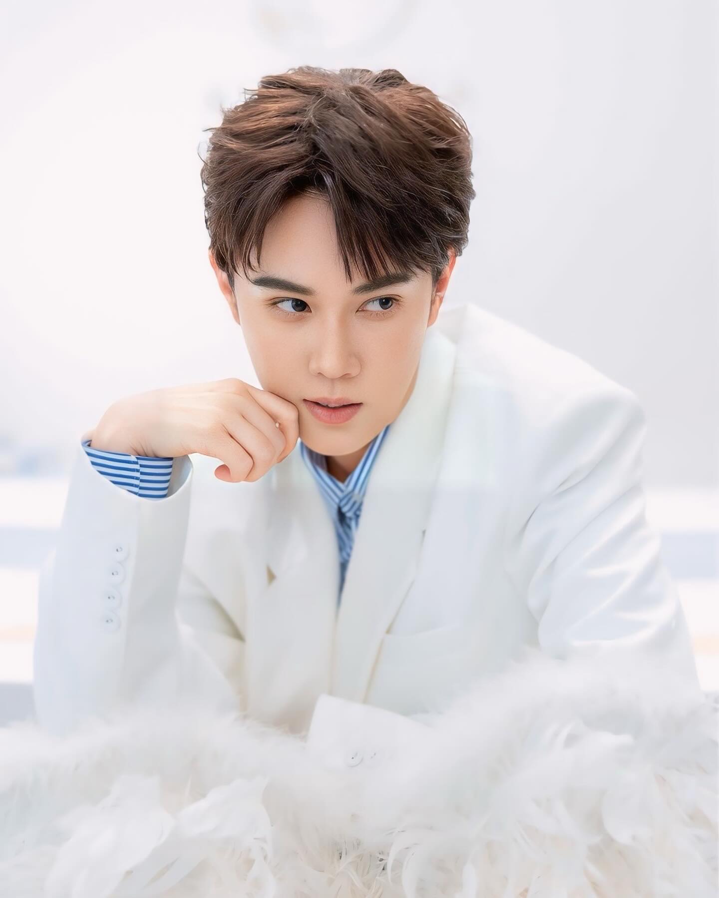 เมย์ เฟื่องอารมย์
